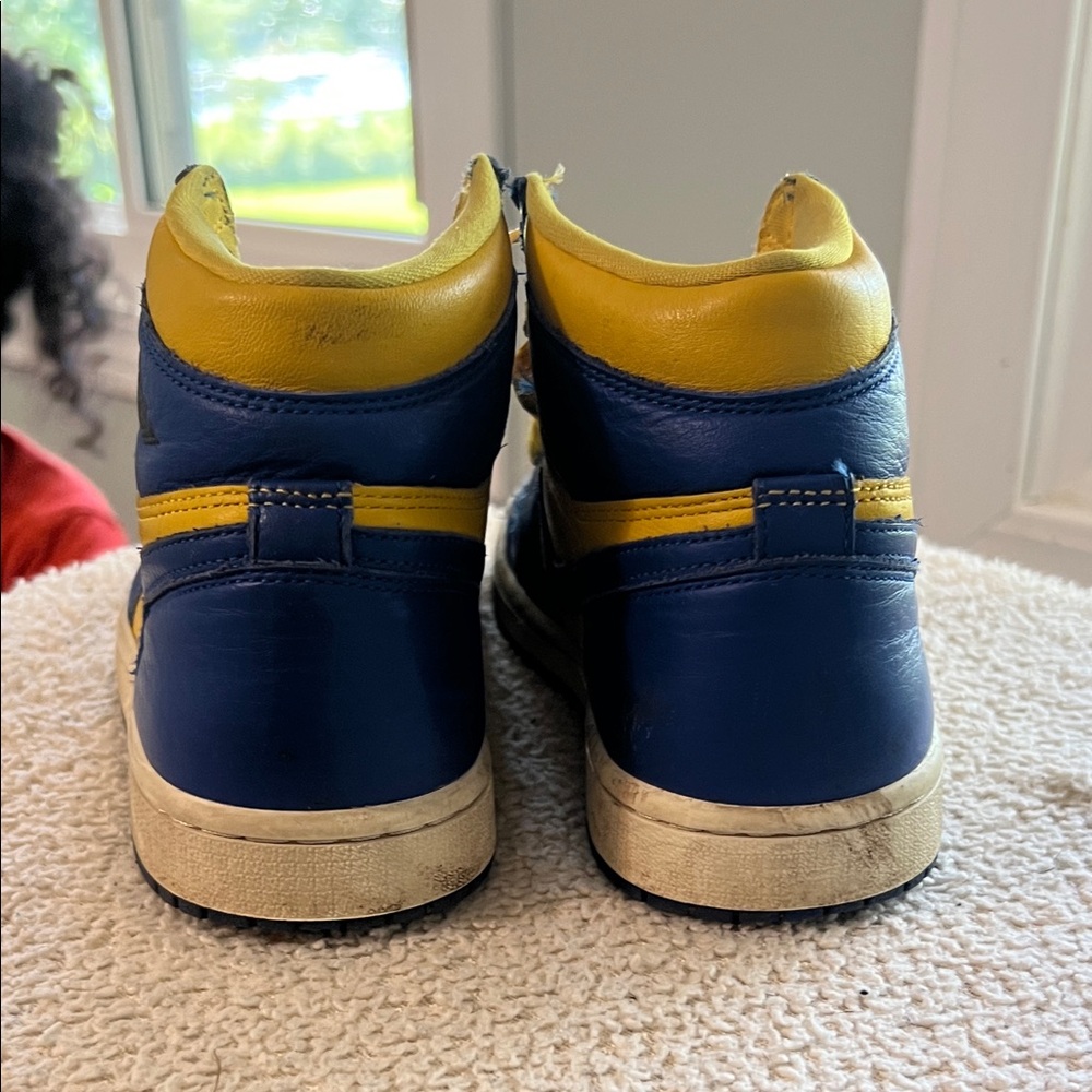 Jordan 1 Retro High OG “Laney” - Picture 3 of 4